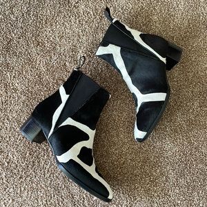 - Giuseppe Zanotti Judy black and cream calf hair Chelsea boot size 5